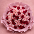 Ramos de rosas con envoltura